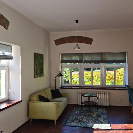 Apartament W Starej Szkole Apartment Srebrna Góra Екстериор снимка