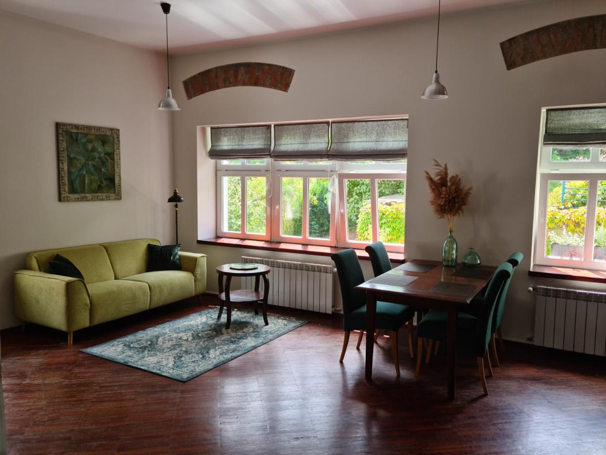 Apartament W Starej Szkole Apartment Srebrna Góra Екстериор снимка